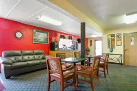 Econo Lodge Lansing - Leavenworth Hotels in Lansing