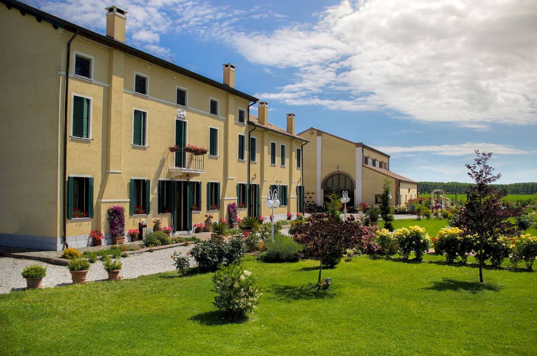 Millefiori la Corte Delle Rose-Province of Rovigo Updated 2022 Room  Price-Reviews & Deals | Trip.com