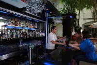 Surabaya Suites Hotel Powered by Archipelago - Baarit