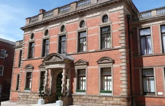 卡西德拉爾夸特霍特爾-德比