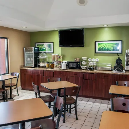 AmericInn by Wyndham Urbana