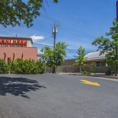 Econo Lodge Motel Village