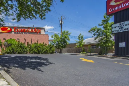 Econo Lodge Motel Village