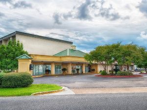 Ramada by Wyndham Metairie New Orleans Airport