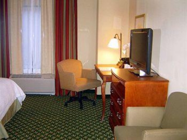 Hampton Inn Kansas City Northeast