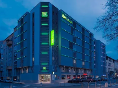Ibis Budget Lyon Confluence Hôtels à proximité de : Calicéo
