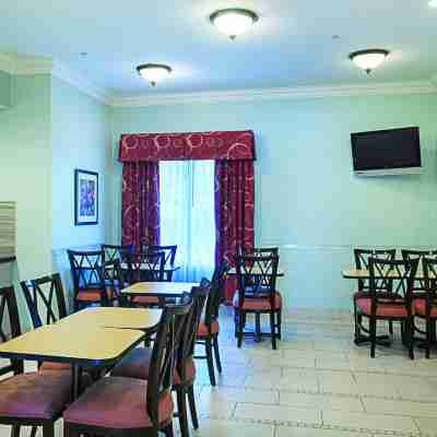 La Quinta Inn & Suites by Wyndham Slidell North Shore Dining/Meeting Rooms
