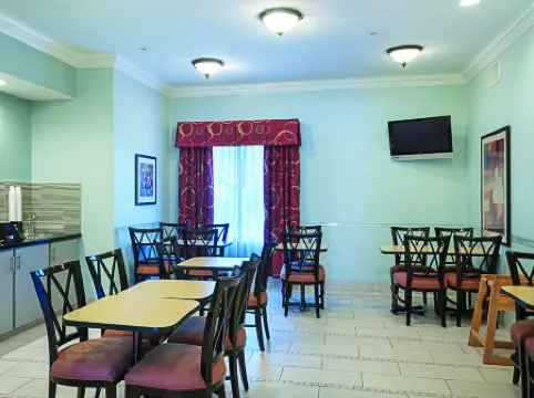 La Quinta Inn & Suites by Wyndham Slidell North Shore