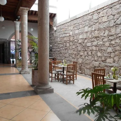 Hotel Expres by Hosting House โรงแรมใกล้Tarascas Fountain