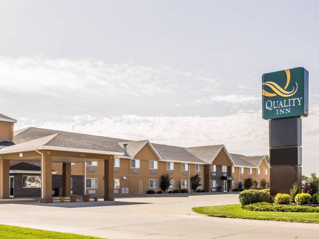 hotels and motels in huron sd
