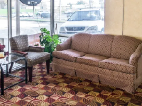 Economy Inn & Suites Hotels in Warren