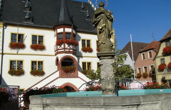 施瓦爾茲羅斯酒店