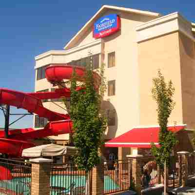 Fairfield Inn & Suites Kelowna Hotel Exterior