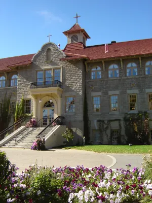 St. Eugene Golf Resort & Casino فنادق في East Kootenay