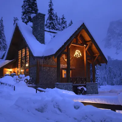 Emerald Lake Lodge Hotels near Emerald Lake