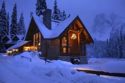 Emerald Lake Lodge Hotel a 