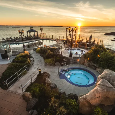 Oak Bay Beach Hotel