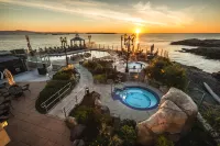 Oak Bay Beach Hotel Hotel di Capital