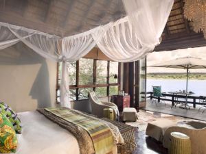 Royal Chundu River Lodge