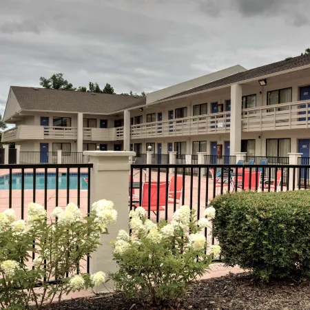 Super 7 Inn by OYO Tupelo Hwy 178