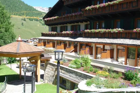 Hotel Bucaneve