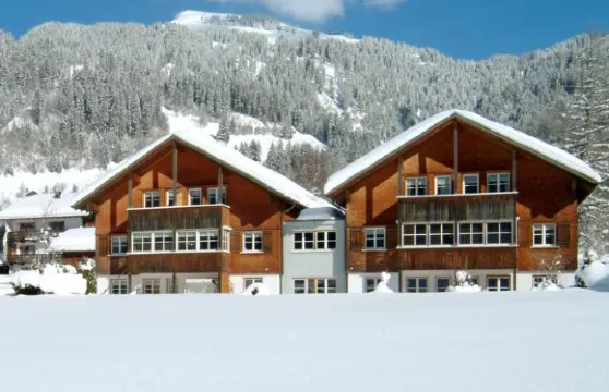 伊拉斯假日公寓酒店