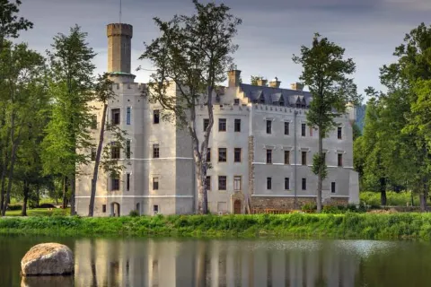 Zamek Karpniki Schloss Fischbach