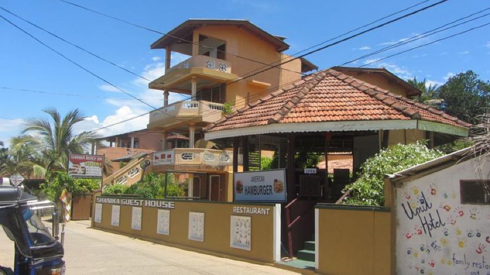 Shanika Beach Inn