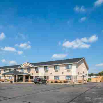 Quality Inn Coralville - Iowa River Landing Hotel Exterior