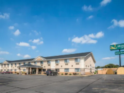 Quality Inn Coralville - Iowa River Landing Hotels in West Lucas