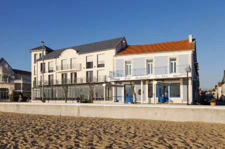 Les Flots - Hôtel et Restaurant Face à l'océan - Châtelaillon-Plage