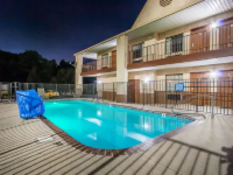 Econo Lodge Hotels in Walker County