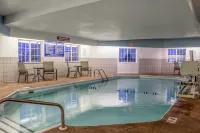 Super 8 by Wyndham Altoona - Pools