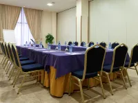 DWO Valencia Hotels near Gulliver
