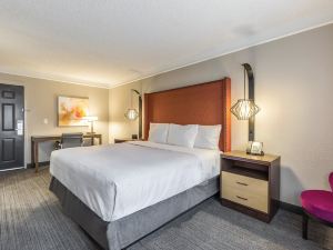 La Quinta Inn & Suites by Wyndham San Francisco Airport N