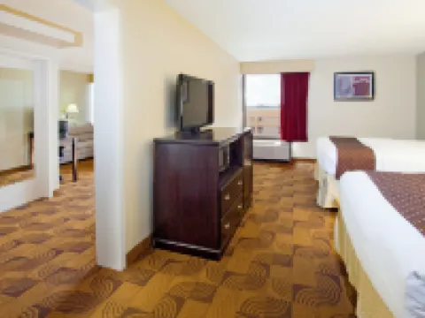 La Quinta Inn & Suites by Wyndham Memphis Airport Graceland メンフィスのホテル
