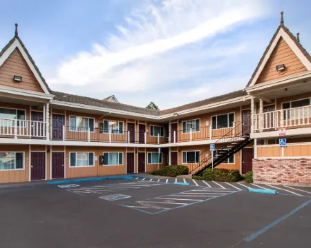 Ramada Bayside Inn and Suites Hotels in Eureka