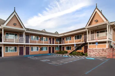 Ramada Bayside Inn and Suites Hotels in Eureka
