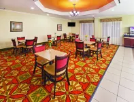 La Quinta Inn & Suites by Wyndham Columbus TX Hotels in Columbus