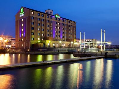 Holiday Inn Express MANCHESTER - SALFORD QUAYS by IHG