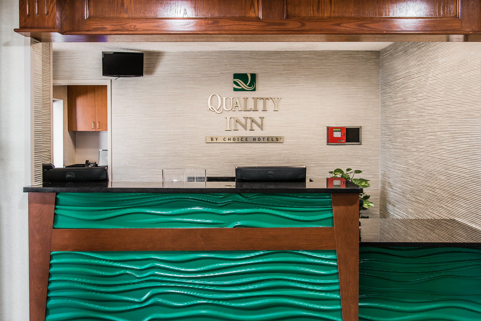 Quality Inn & Suites Warren - Detroit