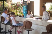 Tuntas Family Suites Kusadasi - bar