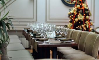 Aston Hotel