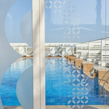 Media One Hotel Dubai Отели рядом с достопримечательностью «Здание CNN в Дубае»