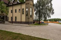 M-Hotel Hoteles cerca de Museum of Belarusian Folk Art