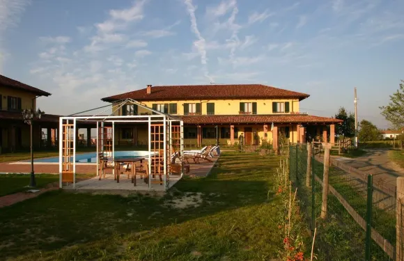 伊維尼緹德曼多羅酒店