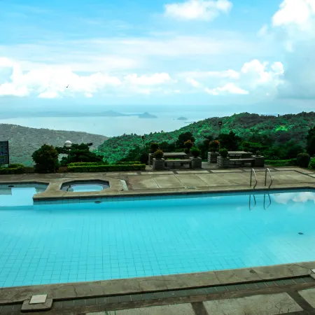 Real Family Hotel Tagaytay (formerly Days Hotel Tagaytay)