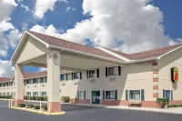 Super 8 by Wyndham Three Rivers Hotels in Newberg Township