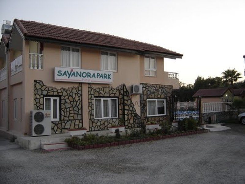 Sayanora Hotel & Park