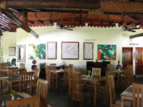 Hotel Chateau St Cloud โรงแรมในลาดิกิว